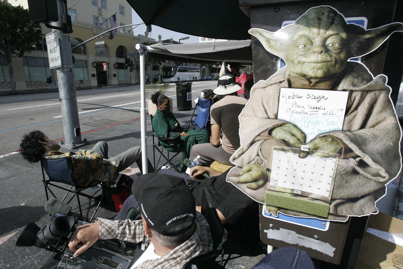 Illustration for article titled A Brief Visual History of People Waiting in Line for Star Wars